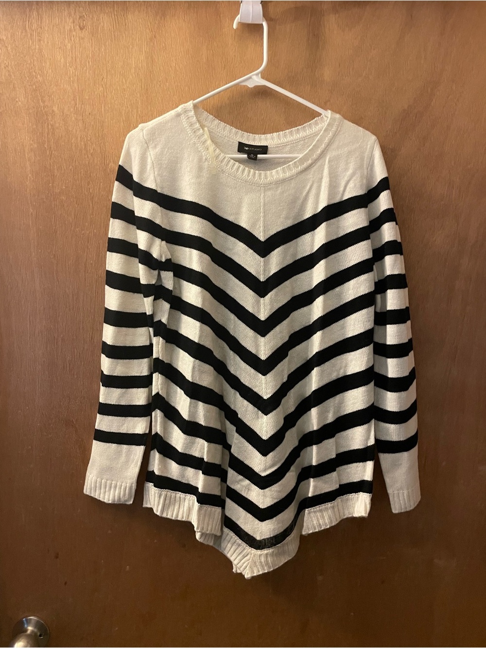 Kohl's Black and White Chevron Stripe Crewneck Sweater
